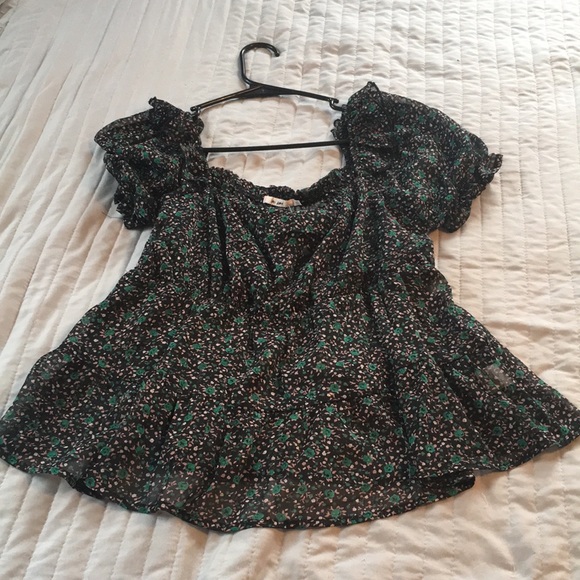 NWOT FRANCESCA’S Mi Ami Black Floral Short Sleeve Top S - Picture 1 of 7